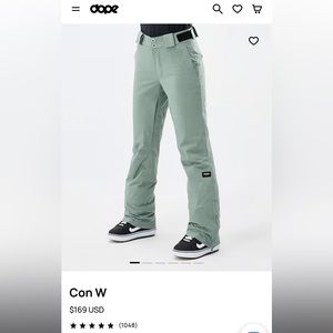 Dope snow pants. Size small. Worn for one ski trip. Good condition.